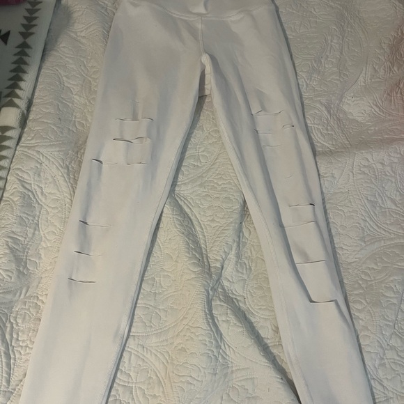 ALO WHITE RIPPED LEGGINS - Picture 5 of 5